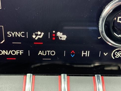 Used 2025 GMC Yukon XL AT4 w/ AT4 Premium Package image 23