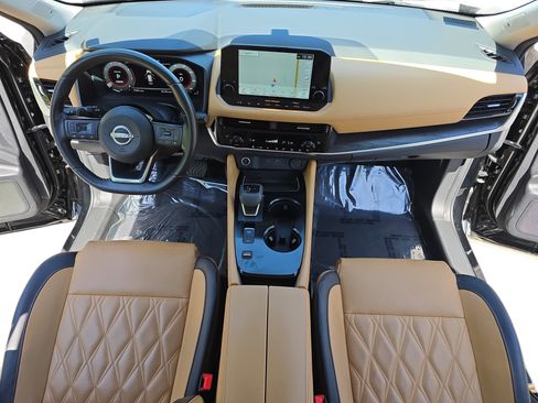 Certified 2023 Nissan Rogue Platinum FWD image 9