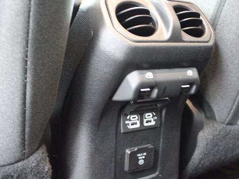 Used 2025 Jeep Wrangler Unlimited Sahara AWD/4WD image 27