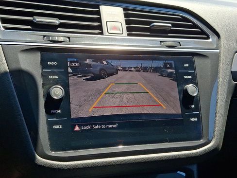 Used 2022 Volkswagen Tiguan SE AWD/4WD image 18