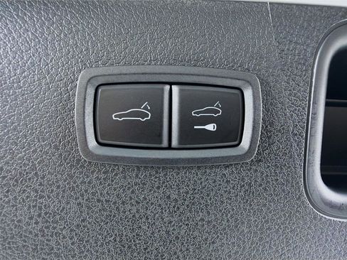 Used 2023 Porsche Macan Turbo AWD/4WD image 24
