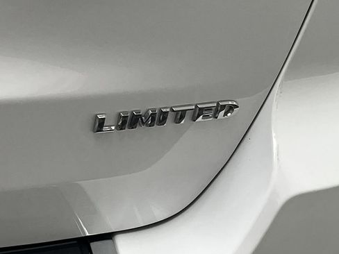 Used 2020 Jeep Grand Cherokee Limited image 33