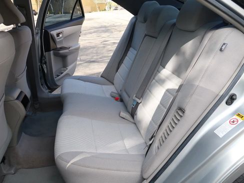 Used 2016 Toyota Camry LE FWD image 17