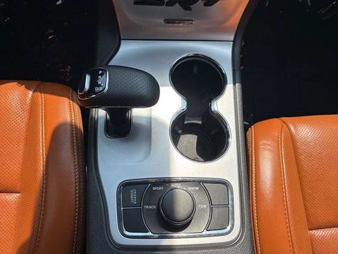 Used 2015 Jeep Grand Cherokee SRT w/ Luxury Group II AWD/4WD image 19