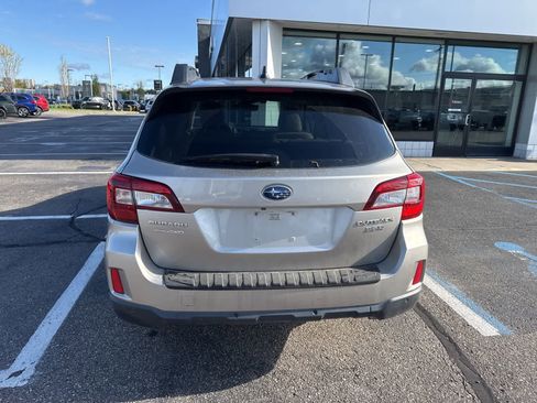 Used 2017 Subaru Outback 3.6R Limited AWD/4WD image 12