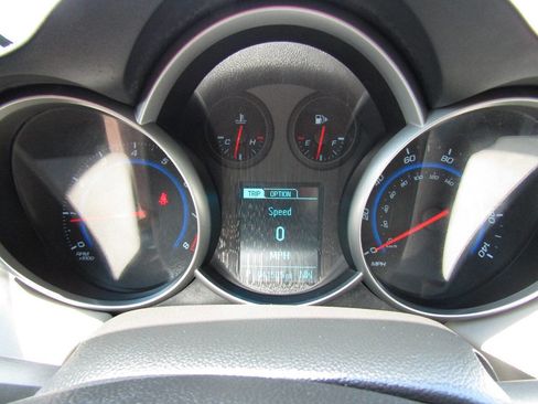 Used 2016 Chevrolet Cruze LS FWD image 10