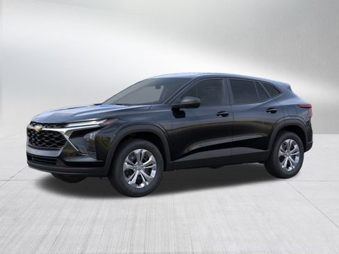 New 2026 Chevrolet Trax LS image 2