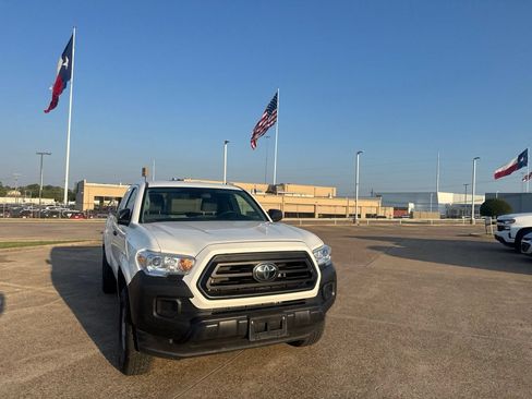 Used 2023 Toyota Tacoma SR RWD image 4