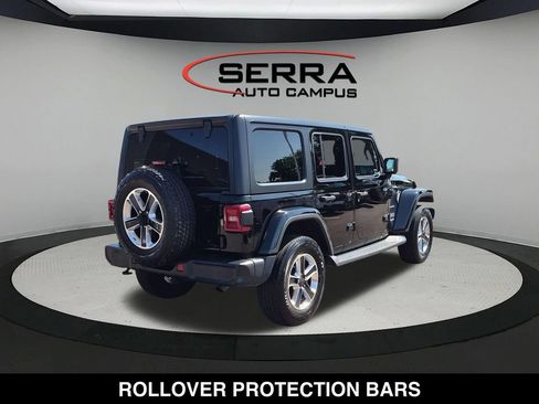 Used 2018 Jeep Wrangler Unlimited Sahara AWD/4WD image 13