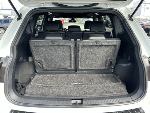 Used 2023 Volkswagen Tiguan SE R-Line image 28