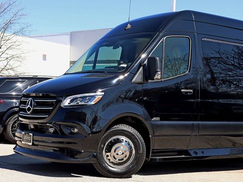 Used 2024 Mercedes-Benz Sprinter 3500 image 3