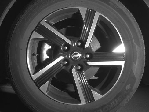Used 2025 Nissan Sentra SV FWD image 11
