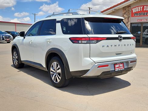 Used 2022 Nissan Pathfinder SL FWD image 2