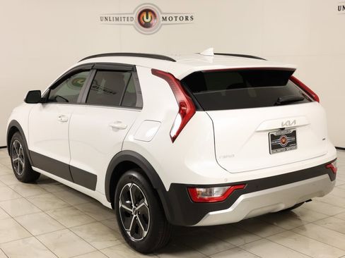 Used 2024 Kia Niro EX image 4