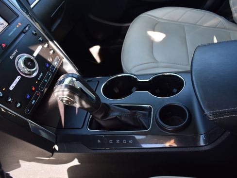 Used 2019 Ford Explorer Limited w/ Limited Luxury Package image 21