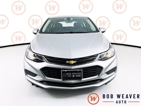 Used 2018 Chevrolet Cruze LT FWD image 2
