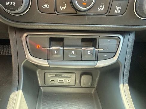 Used 2024 GMC Terrain AT4 w/ Infotainment Package II AWD/4WD image 27