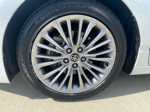 Used 2022 Toyota Avalon Limited w/ Advanced Safety Package FWD image 31