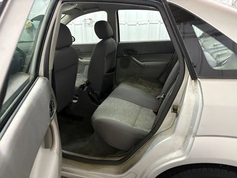 Used 2005 Ford Focus ZX4 Sedan FWD image 13