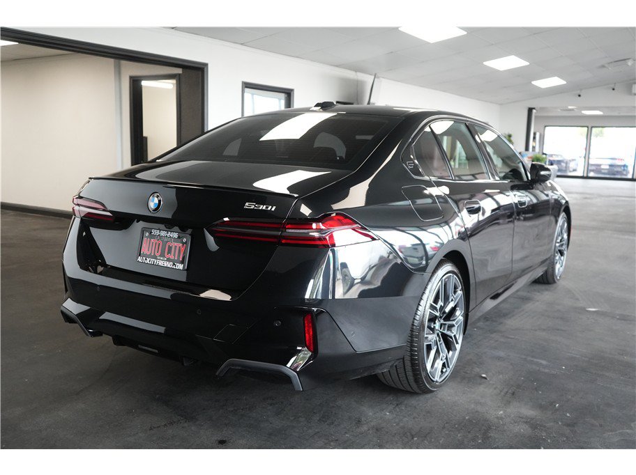 Used 2025 BMW 530i w/ M Sport Package RWD image 7