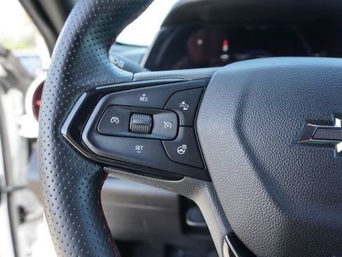 Used 2025 Chevrolet Trax RS w/ Sunroof Package FWD image 20