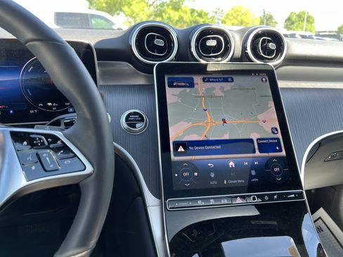 Used 2025 Mercedes-Benz GLC 350e 4MATIC image 18