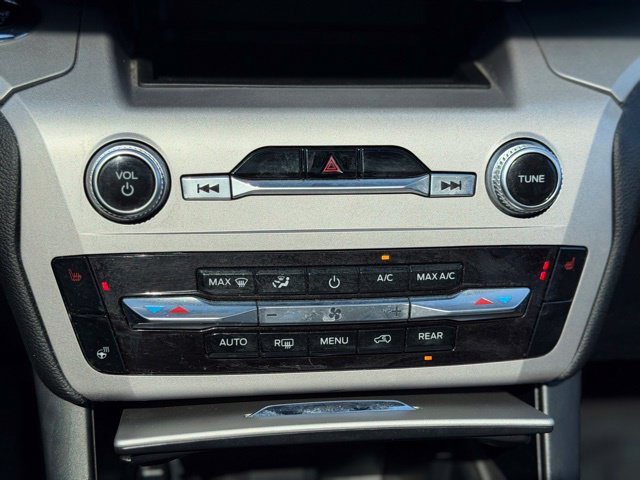 Used 2023 Ford Explorer XLT w/ Equipment Group 202A AWD/4WD image 27
