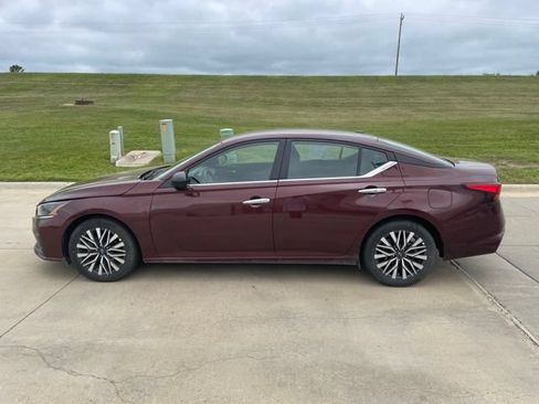 Used 2025 Nissan Altima 2.5 SV FWD image 4
