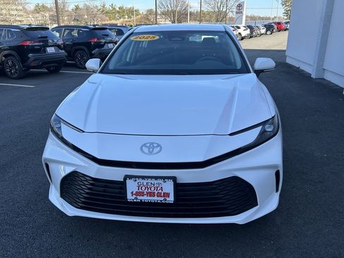 Used 2025 Toyota Camry LE image 3