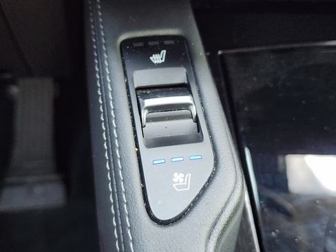 Used 2024 Kia Telluride EX w/ EX Captain's Chair Package FWD image 30