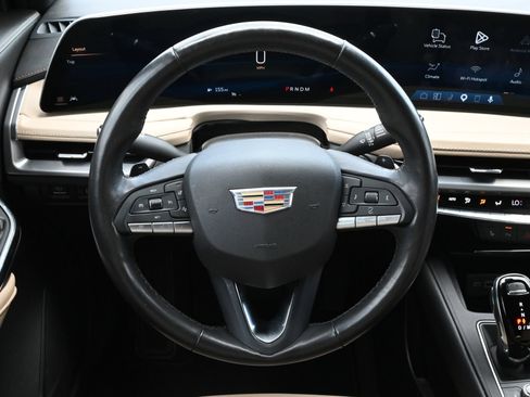 Used 2024 Cadillac XT4 Luxury w/ Cold Weather Package FWD image 11
