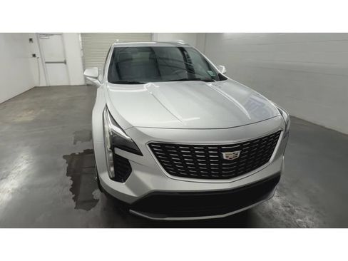Used 2019 Cadillac XT4 Premium Luxury w/ Cold Weather Package FWD image 3