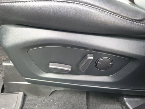 Used 2022 Ford Explorer XLT w/ Equipment Group 202A image 31