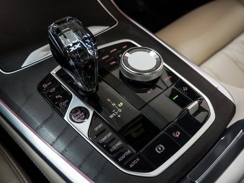 Used 2022 BMW X7 M50i w/ Dynamic Handling Package image 48