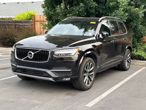 Used 2018 Volvo XC90 T6 Momentum w/ Convenience Package AWD/4WD image 2