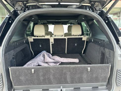 Used 2020 Land Rover Discovery SE AWD/4WD image 5