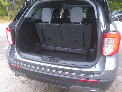 Used 2022 Ford Explorer XLT w/ Equipment Group 202A image 21