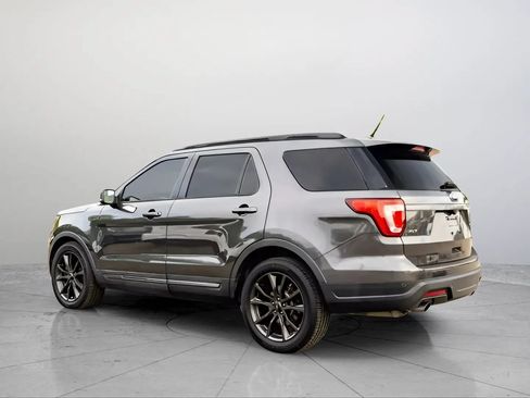 Used 2018 Ford Explorer XLT w/ Equipment Group 202A FWD image 4