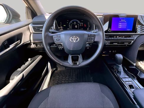 Used 2025 Toyota Camry LE FWD image 5