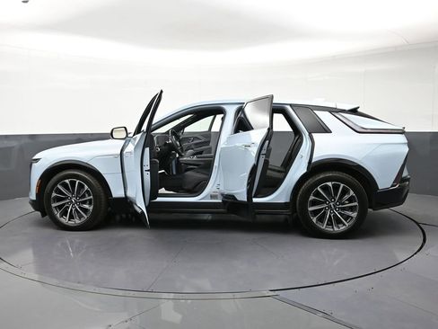 Used 2025 Cadillac Lyriq Sport AWD/4WD image 35