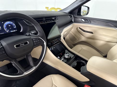 New 2025 Jeep Grand Cherokee Limited w/ Luxury Tech Group II image 27