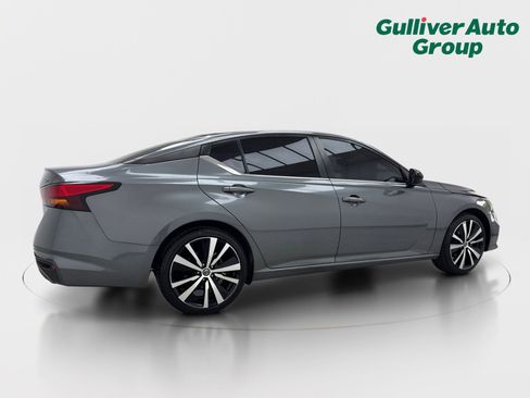 Used 2022 Nissan Altima 2.5 SR FWD image 9