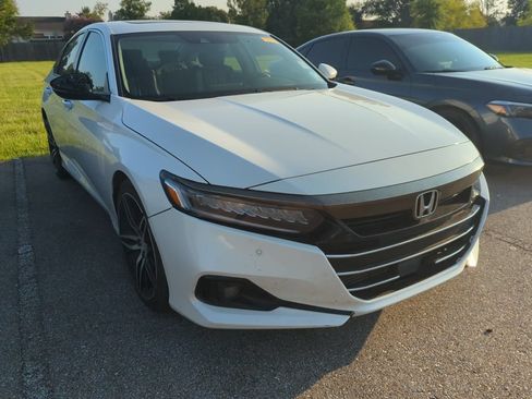 Used 2022 Honda Accord Touring image 2