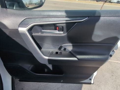 Used 2025 Toyota RAV4 XLE AWD/4WD image 31