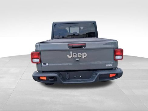 Used 2022 Jeep Gladiator Overland AWD/4WD image 8