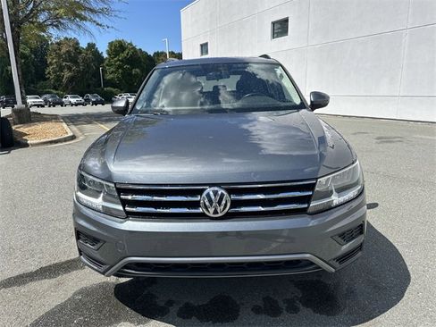 Used 2018 Volkswagen Tiguan SE w/ Panoramic Sunroof Package image 8