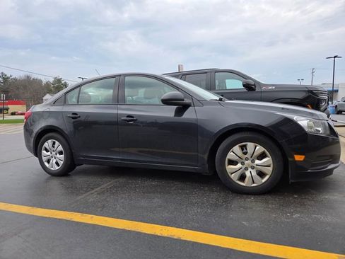 Used 2014 Chevrolet Cruze LS image 3
