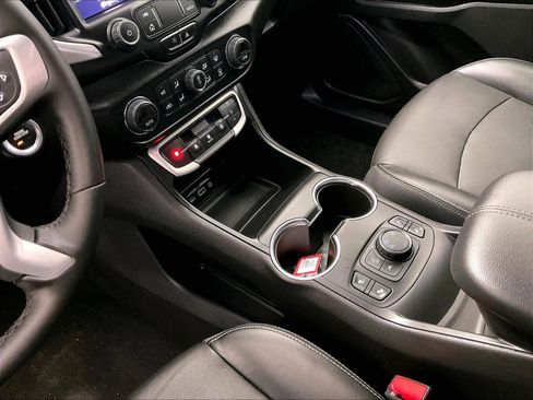 Used 2024 GMC Terrain SLT w/ Elevation Edition image 20