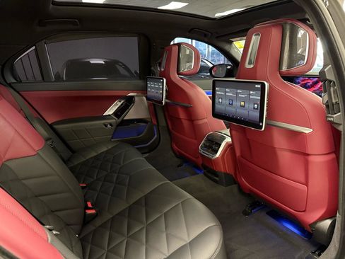 Used 2023 BMW 740i w/ Parking Assistance Package image 28