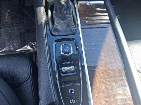 Used 2018 Volvo XC90 T5 Momentum w/ Convenience Package AWD/4WD image 17